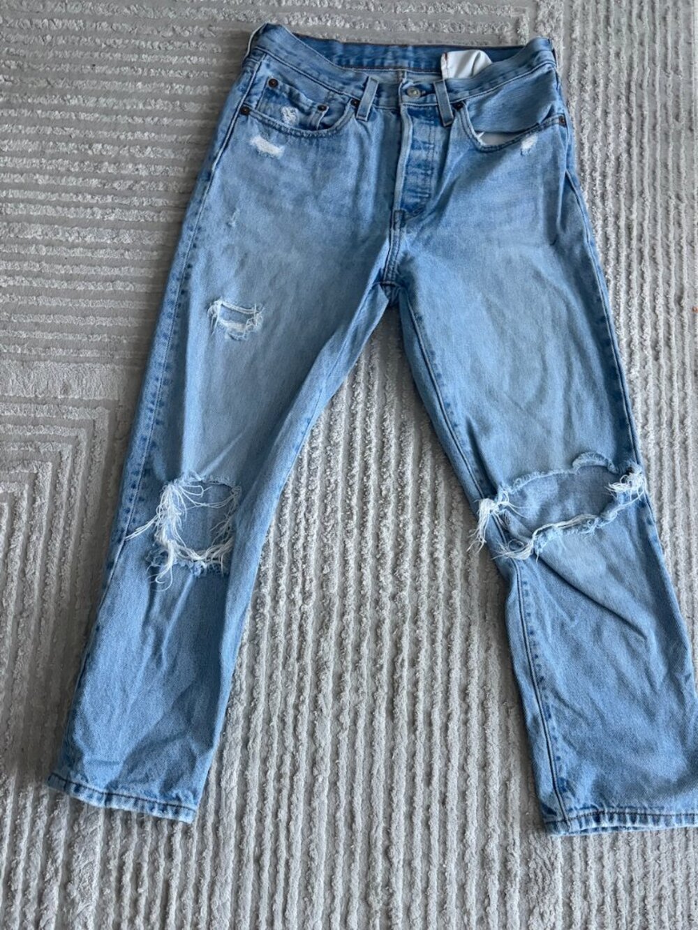 Distressed Medium Wash Levi's 501s (26W X 26L)